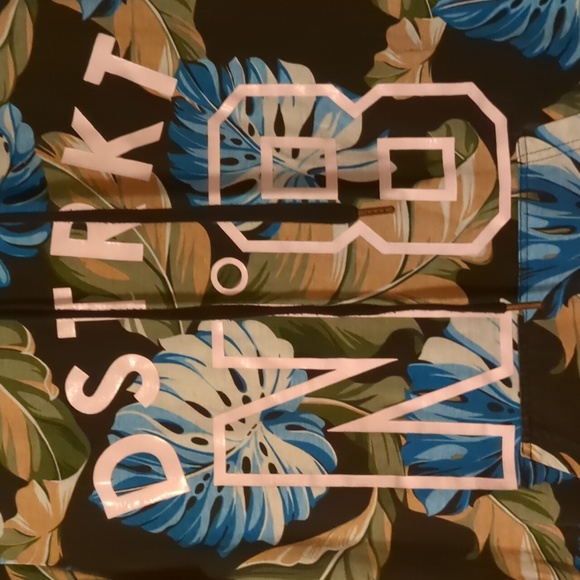 Men's size small 8ighth  Dstrkt Short sleeve Hawaiian hoodie with front pockets - Picture 2 of 4